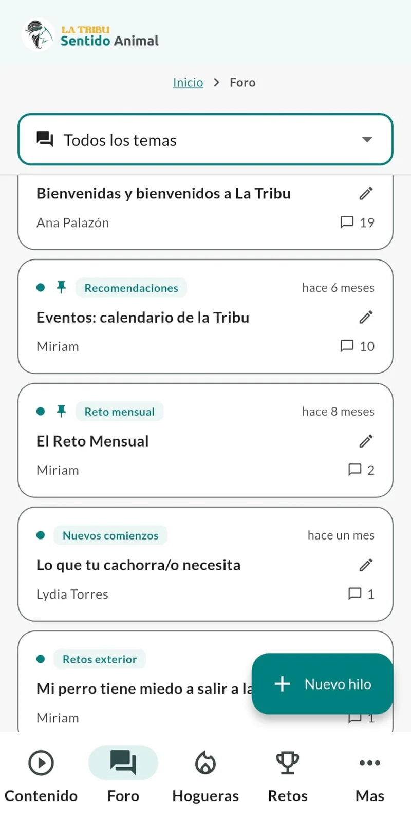 Pantalla móvil del foro de La Tribu en la app Sentido Animal con hilos activos: bienvenidas, eventos, retos y consultas