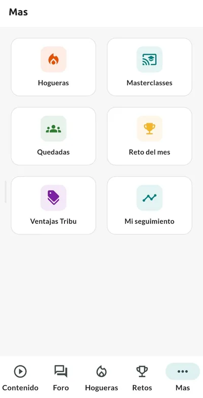Pantalla móvil del menú Más en La Tribu de la app Sentido Animal: Hogueras, Masterclasses, Quedadas, Reto del mes, Ventajas Tribu y Mi seguimiento
